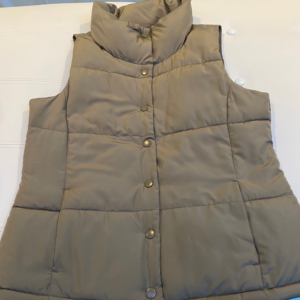 Beige puffy vest